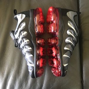 NIKE VAPORMAX PLUS 'RED SHARKTOOTH' SIZE 11